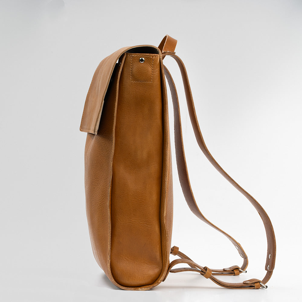 Leather laptop backpack - The Minimalist (Camel)