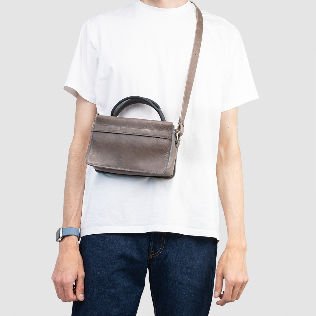 Leather Bag for AirPods Max - The Minimalist 2.0