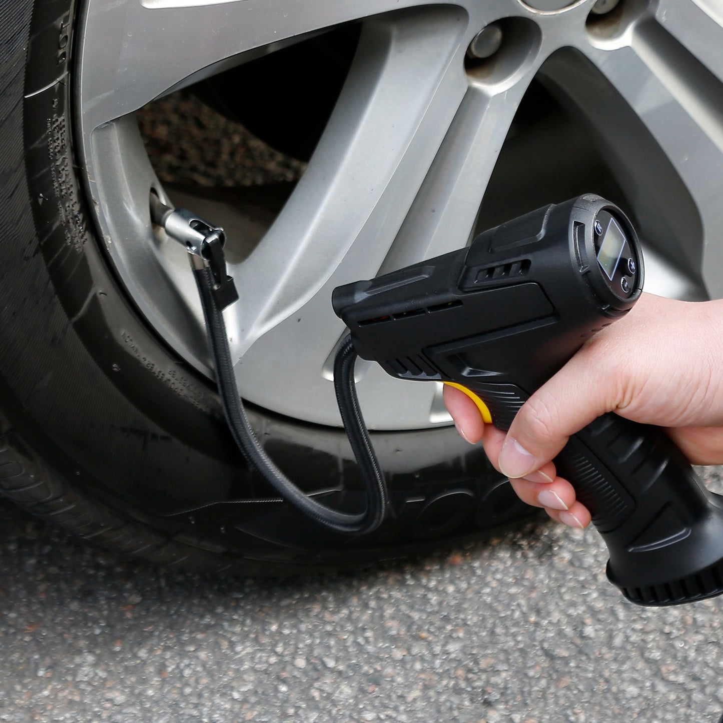 Portable Car Tire Inflator DC 12V Digital Car Air Compressor Electric Air Inflator With LED Light 150PSI