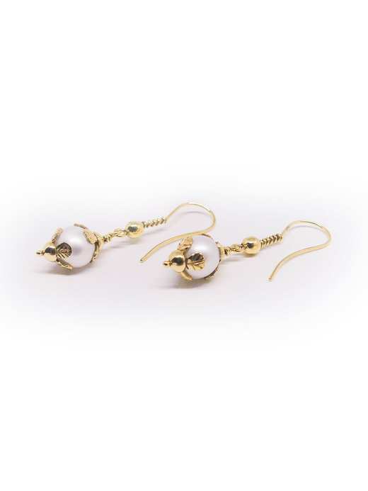 The ESTES Pearl Earrings