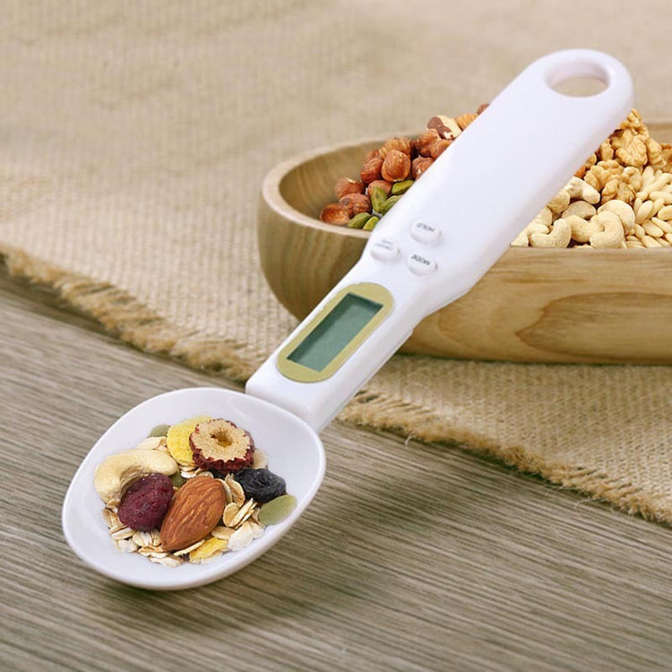 a measuring spoon with a digital screen