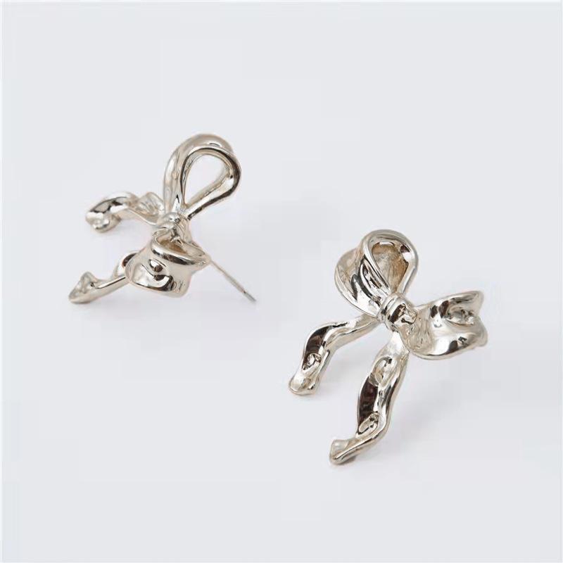 a pair of earrings with bows