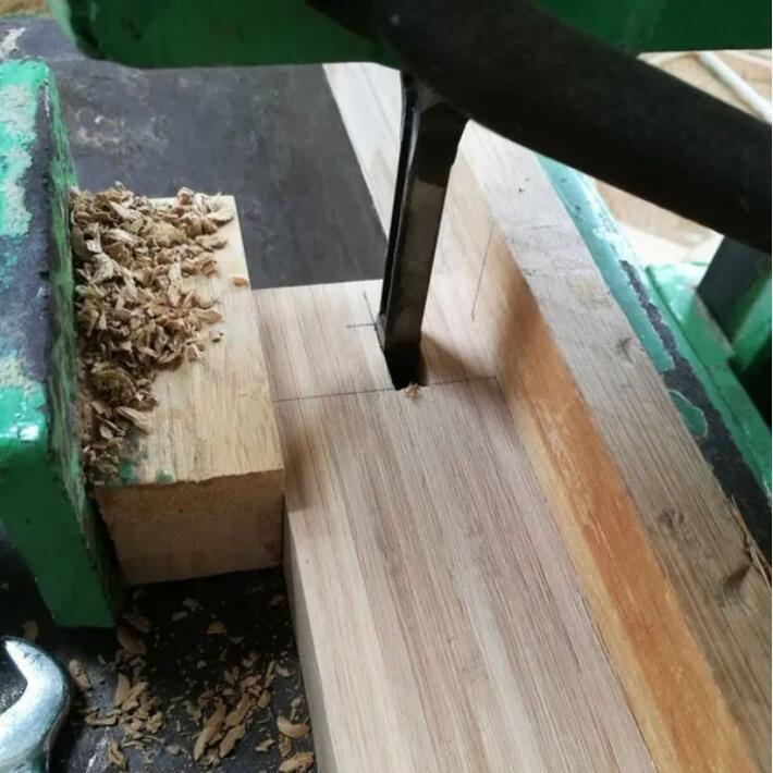 a wood shavings on a piece of wood