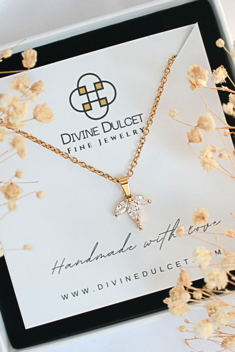 a necklace with a flower pendant on it