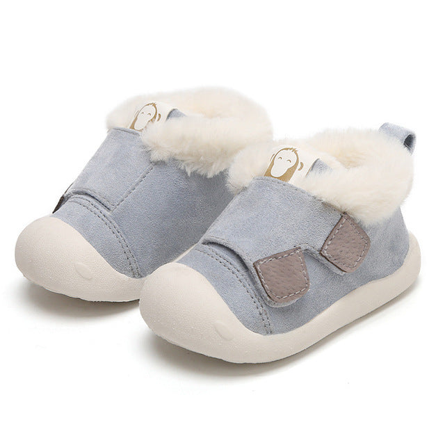 a pair of baby shoes