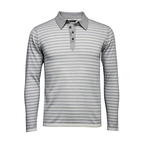 a long sleeved shirt with a collar