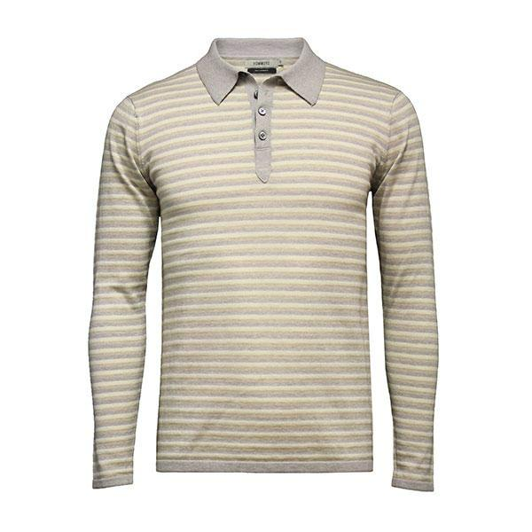 a long sleeved shirt with a collar