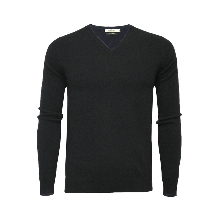 a black sweater with long sleeves