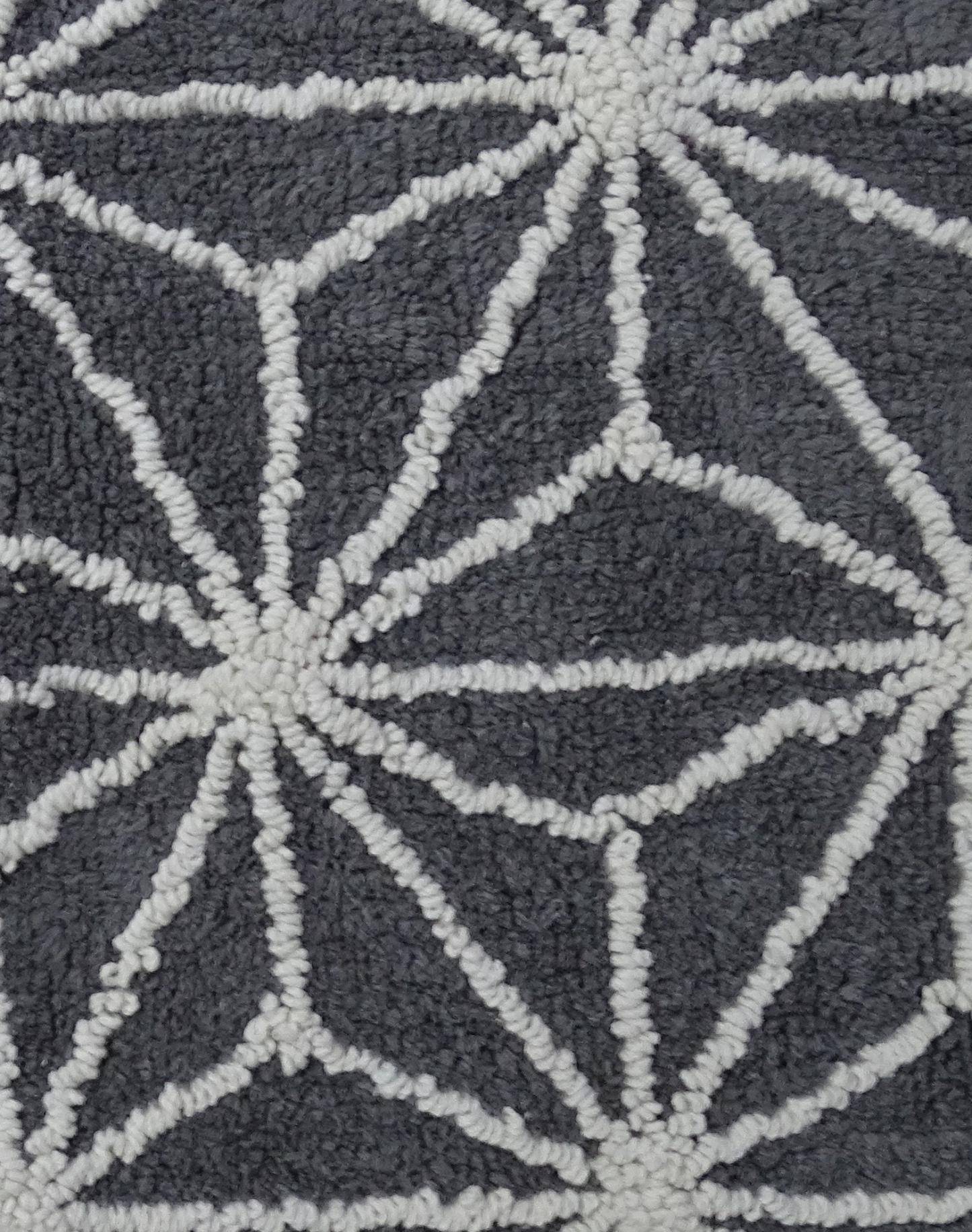 CHICOS HOME Bath Rug Geometric Pattern in Grey & Ivory