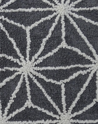 CHICOS HOME Bath Rug Geometric Pattern in Grey & Ivory