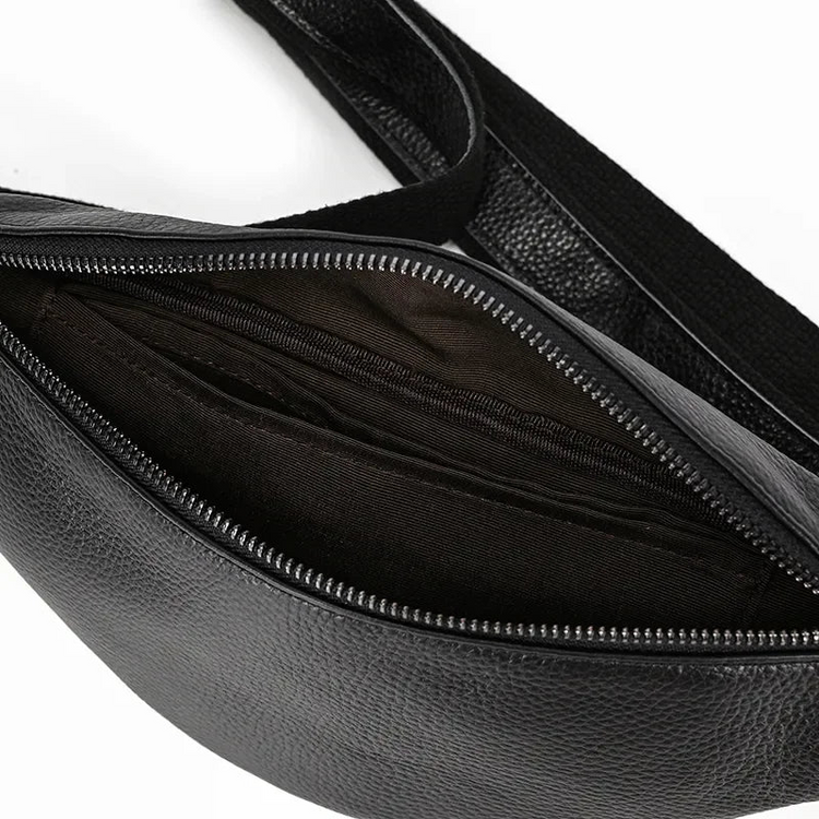 a black purse with zipper