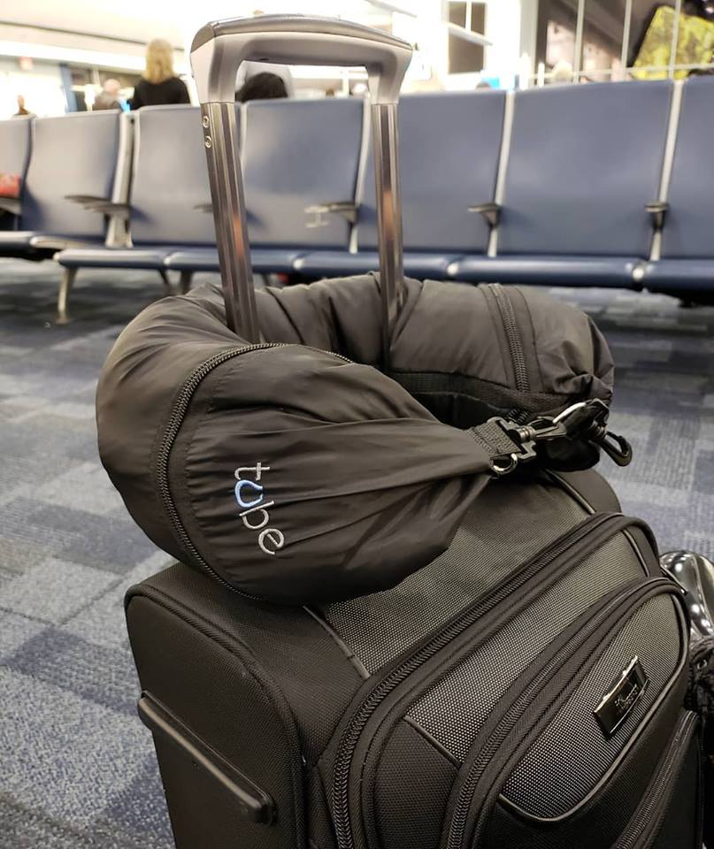 a black bag with a handle on it