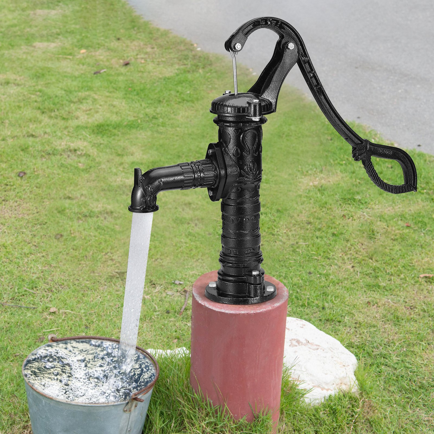 VEVOR Antique Hand Water Pump 14.6 x 5.9 x 25.6 inch Pitcher Pump w/Handle Cast Iron Well Pump w/ Pre-set 0.5" Holes for Easy Installation Old Fashion Pitcher Hand Pump for Yard Ponds Garden Black