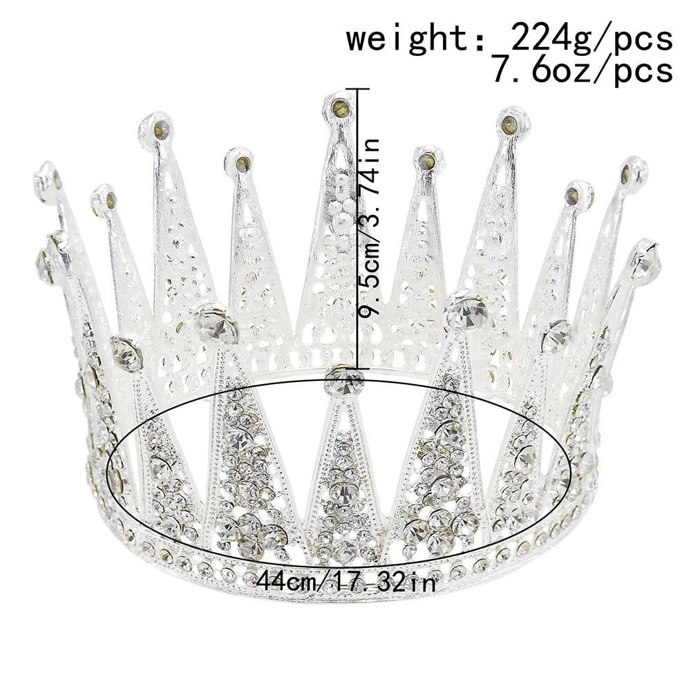 a small crown with a small diamond crown
