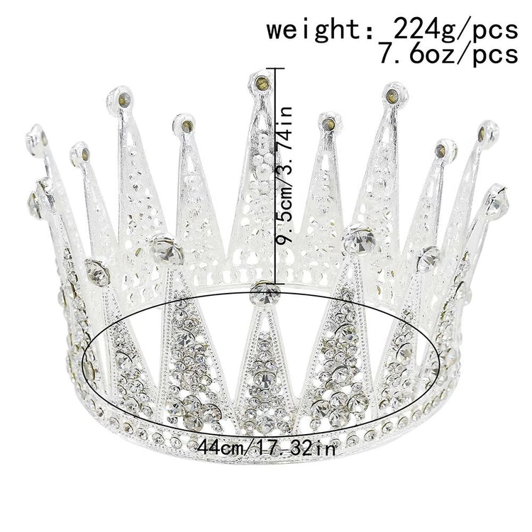 a small crown with a small diamond crown