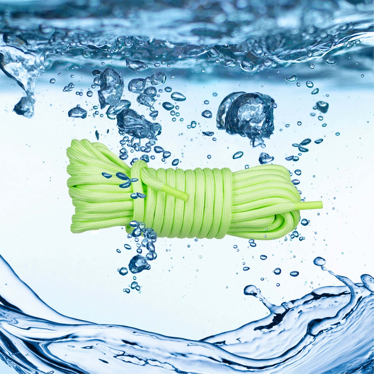 a rope in water with bubbles