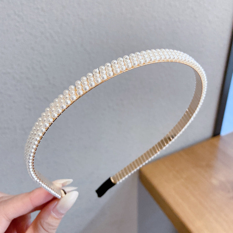 a hand holding a headband