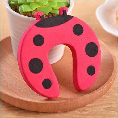 a pink and black object on a wooden plate