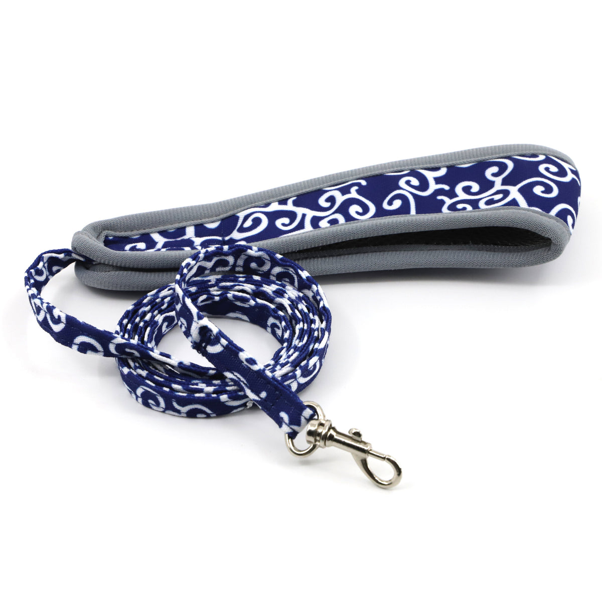 a blue and white leash