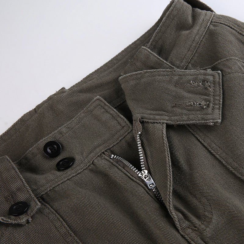 a close up of a zipper on a pants
