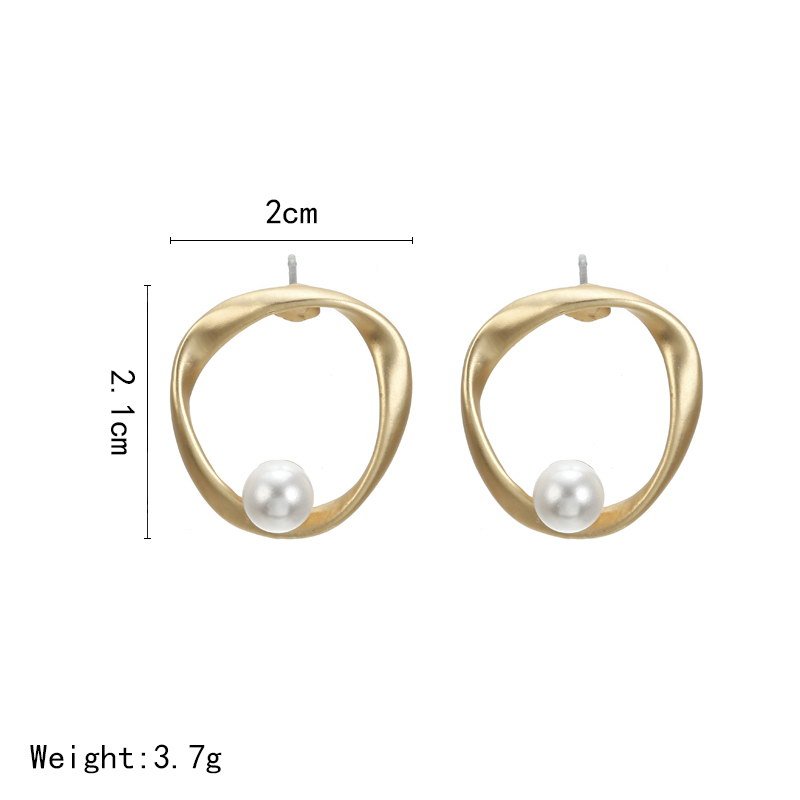 a size of earrings with a pearl in the middle