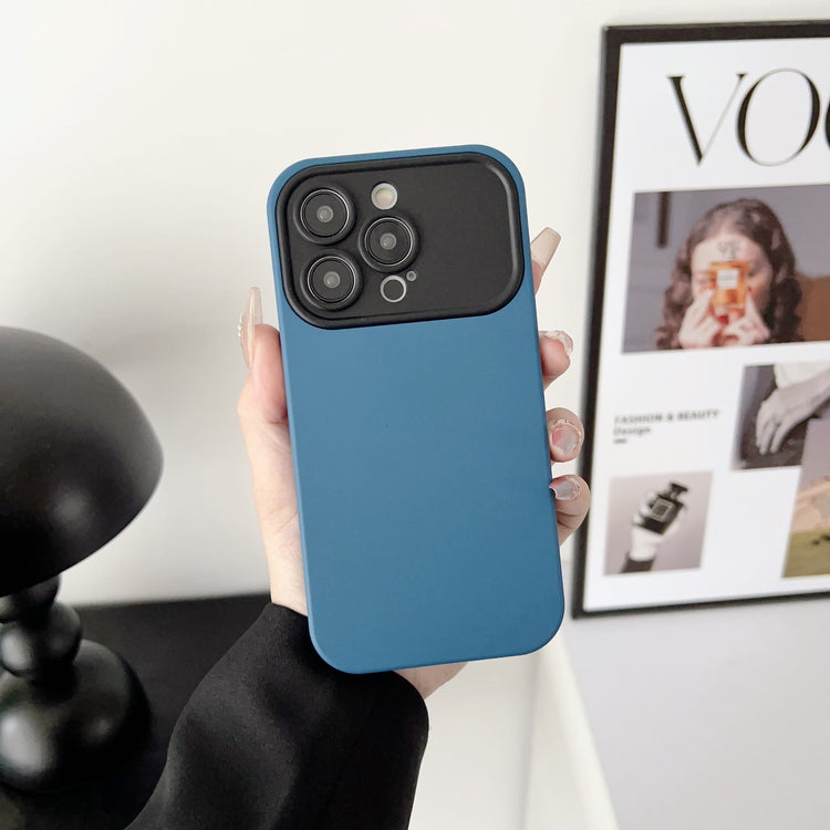a person holding a cell phone