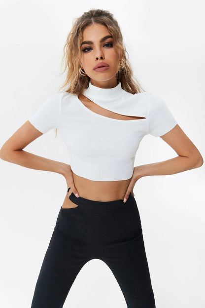 Navel Cutout Short-sleeved Top