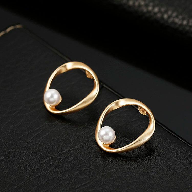 a pair of gold earrings with pearls